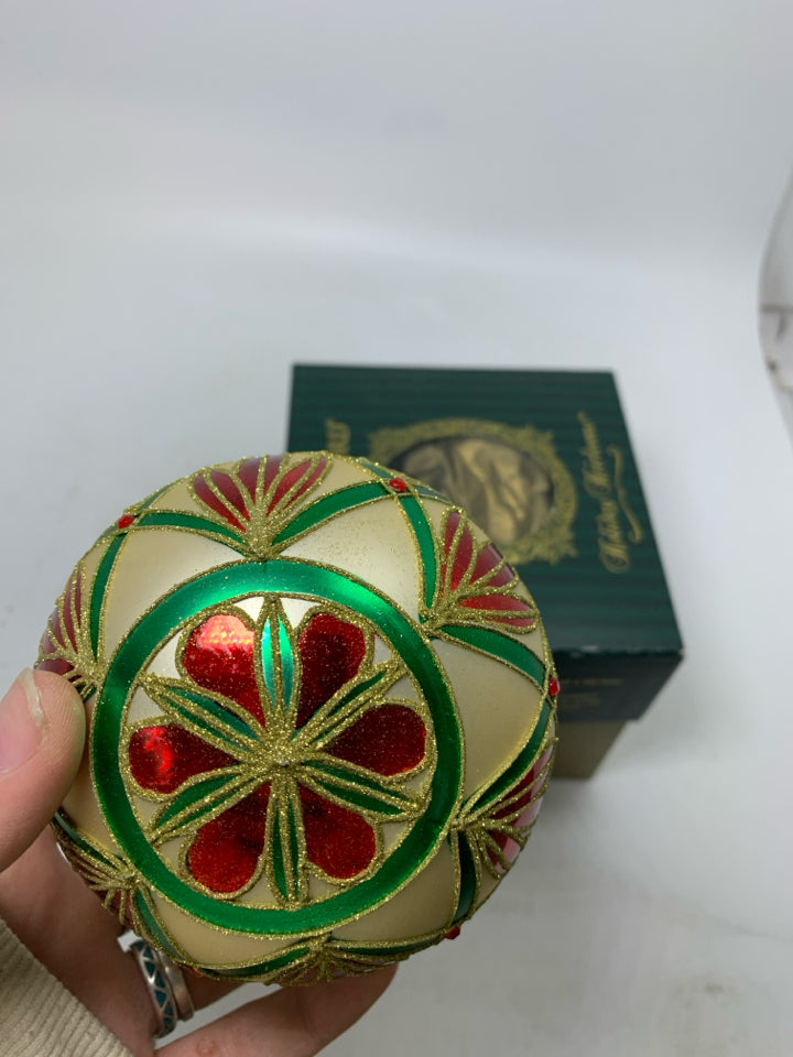 IN BOX WATERFORD CRYSTAL FESTIVE CRYSTAL BALL ORNAMENT GOLD RED & GREEN.