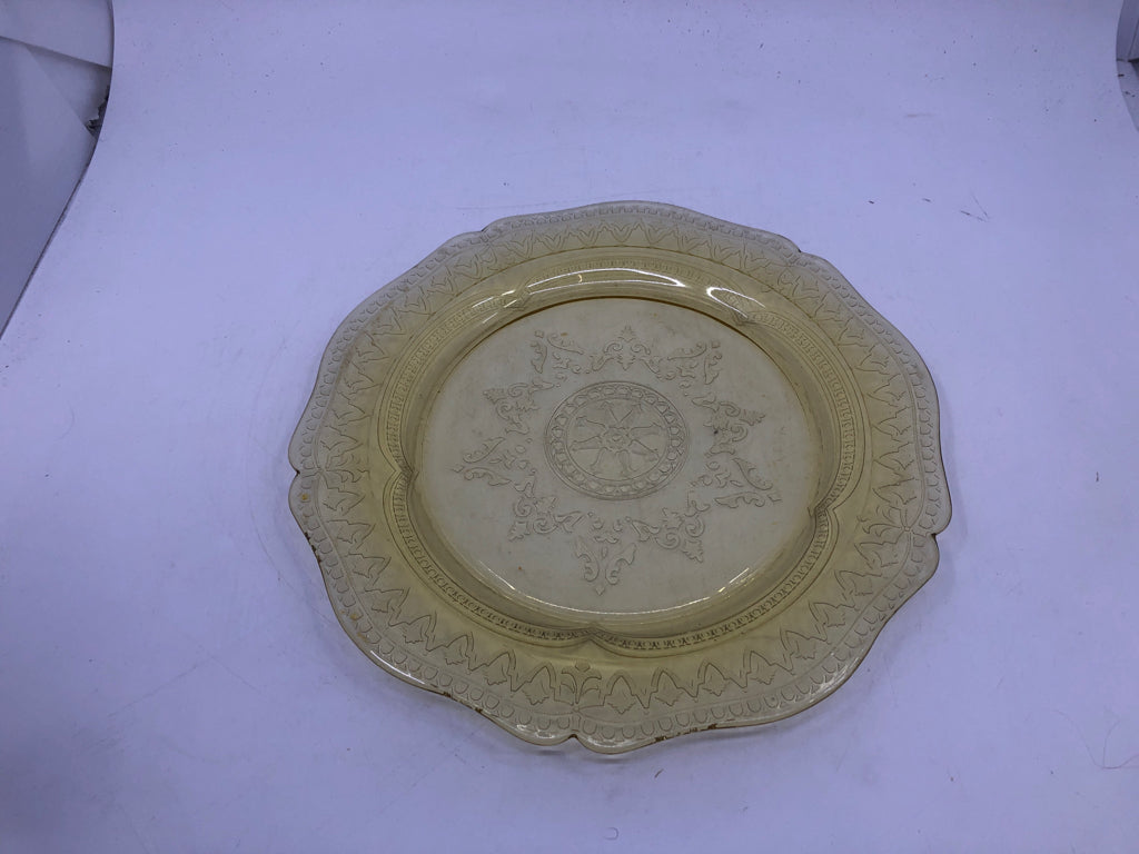 VTG YELLOW DEPRESSION GLASSS SERVER.