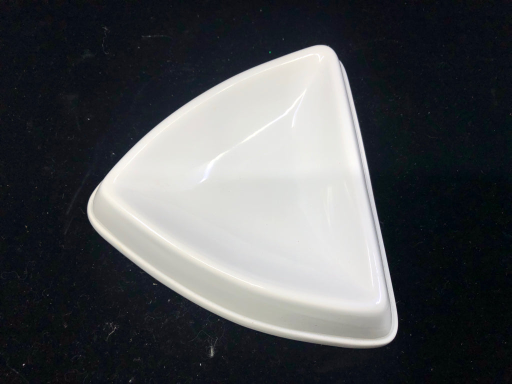 WHITE TRIANGLE CAT BOWL.