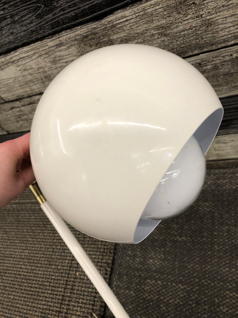 ADJUSTABLE EYEBALL STYLE DESK LAMP.
