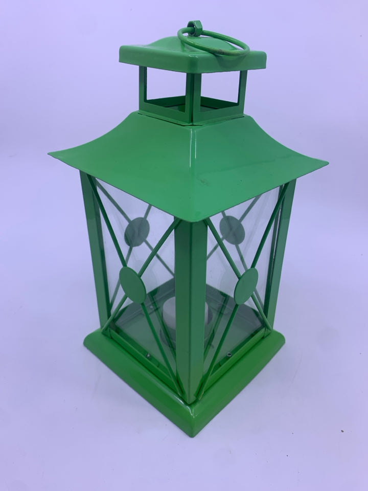 GREEN METAL TEA LIGHT LANTERN.
