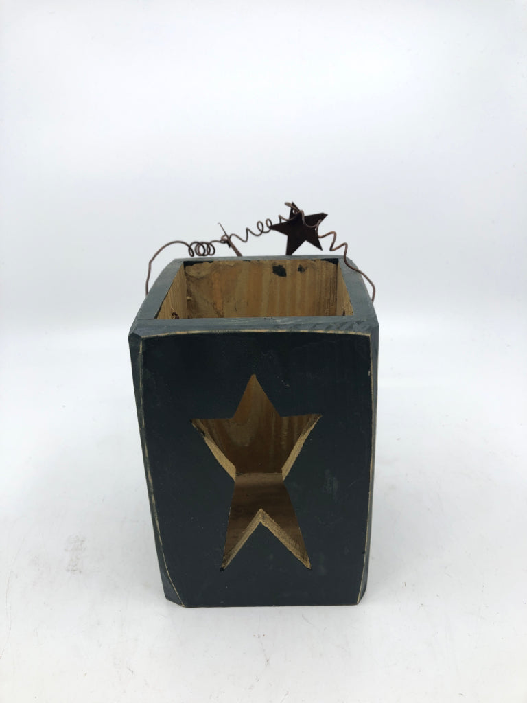 WOOD BLOCK W HANDLE AND CUT OUT STAR.