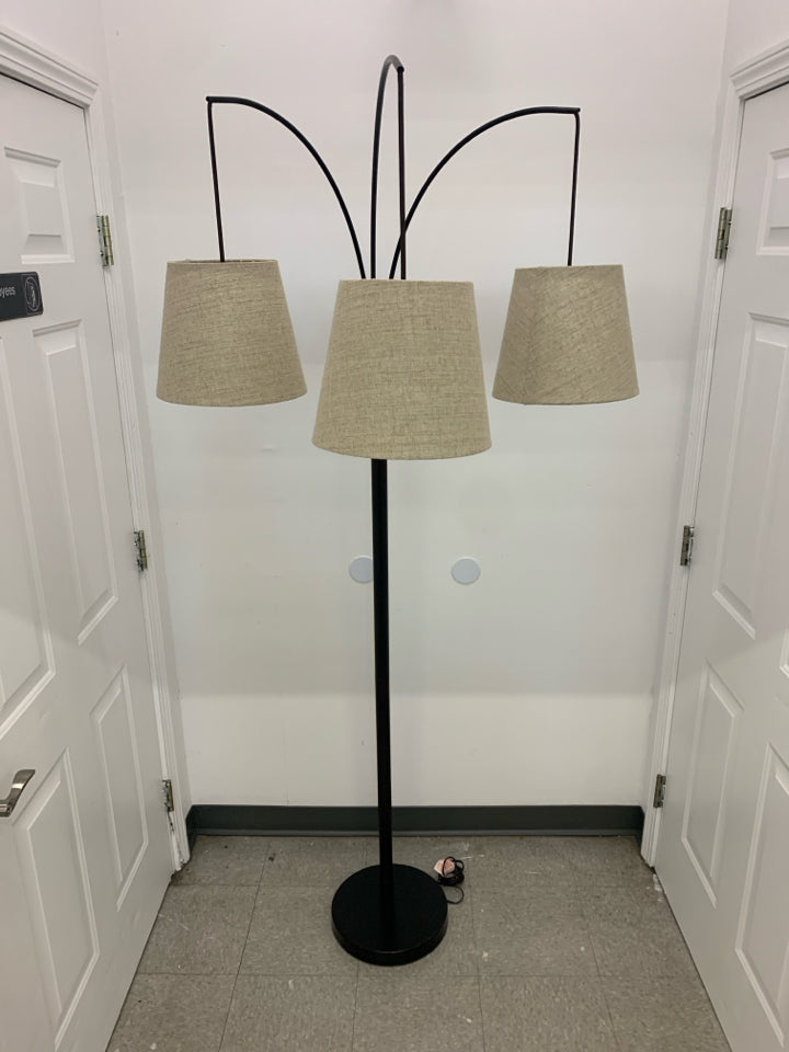 LARGE FLOOR LAMP W/ 3 HANGING TAN LAMP.