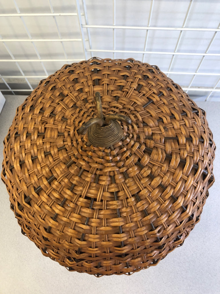 LARGE METAL 3 FOOTED BASKET W/ TOP STUDY CARMEL WICKER.