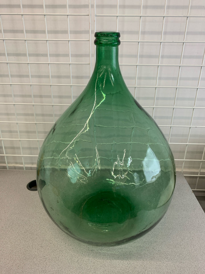 LG GREEN VASE W/ROUND BOTTOM.