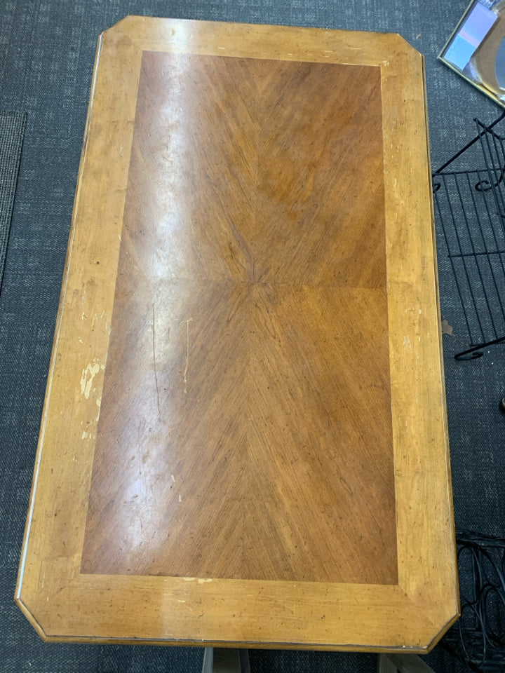 VTG OAK WOOD COFFEE TABLE.