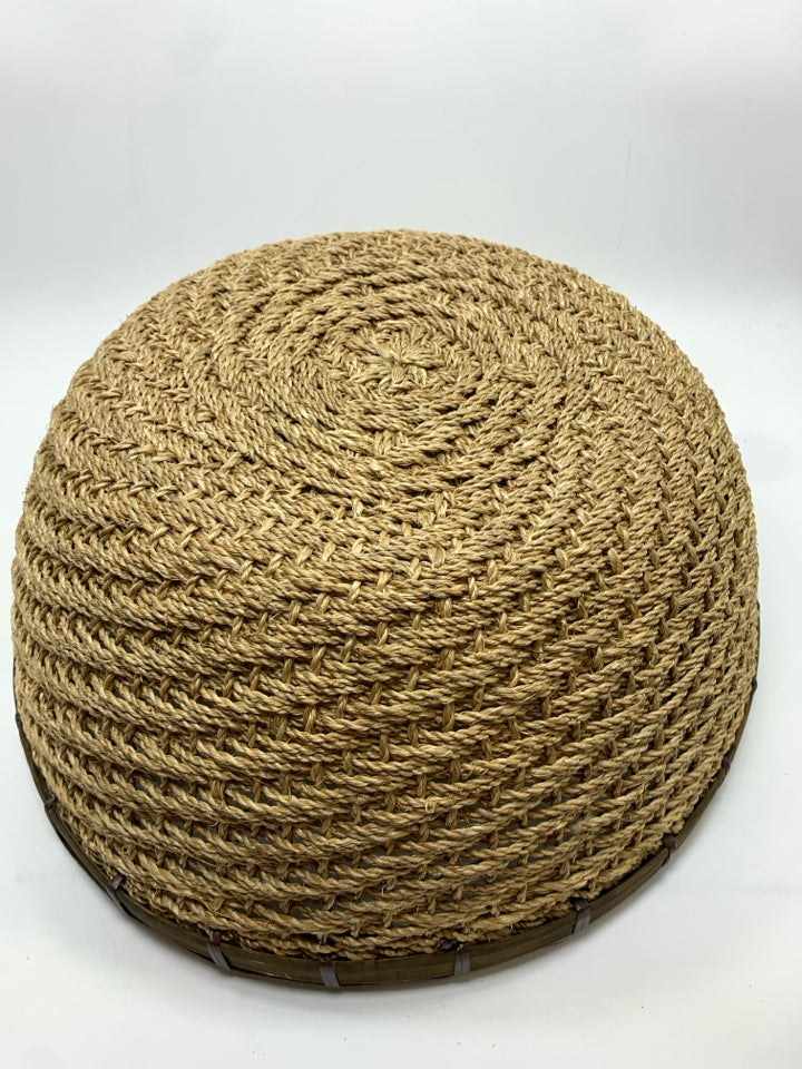 WOVEN CIRCLE BASKET W/STURDY RIM.
