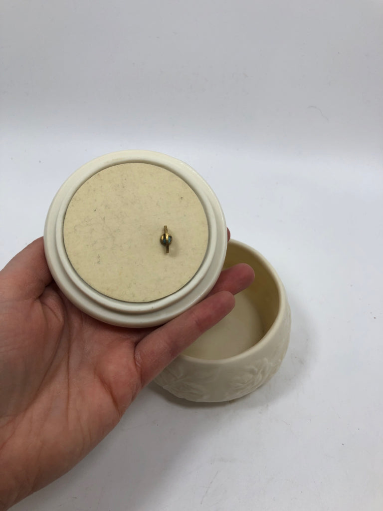 CIRCLE CERAMIC EMBOSSED ROSES MUSIC BOX.