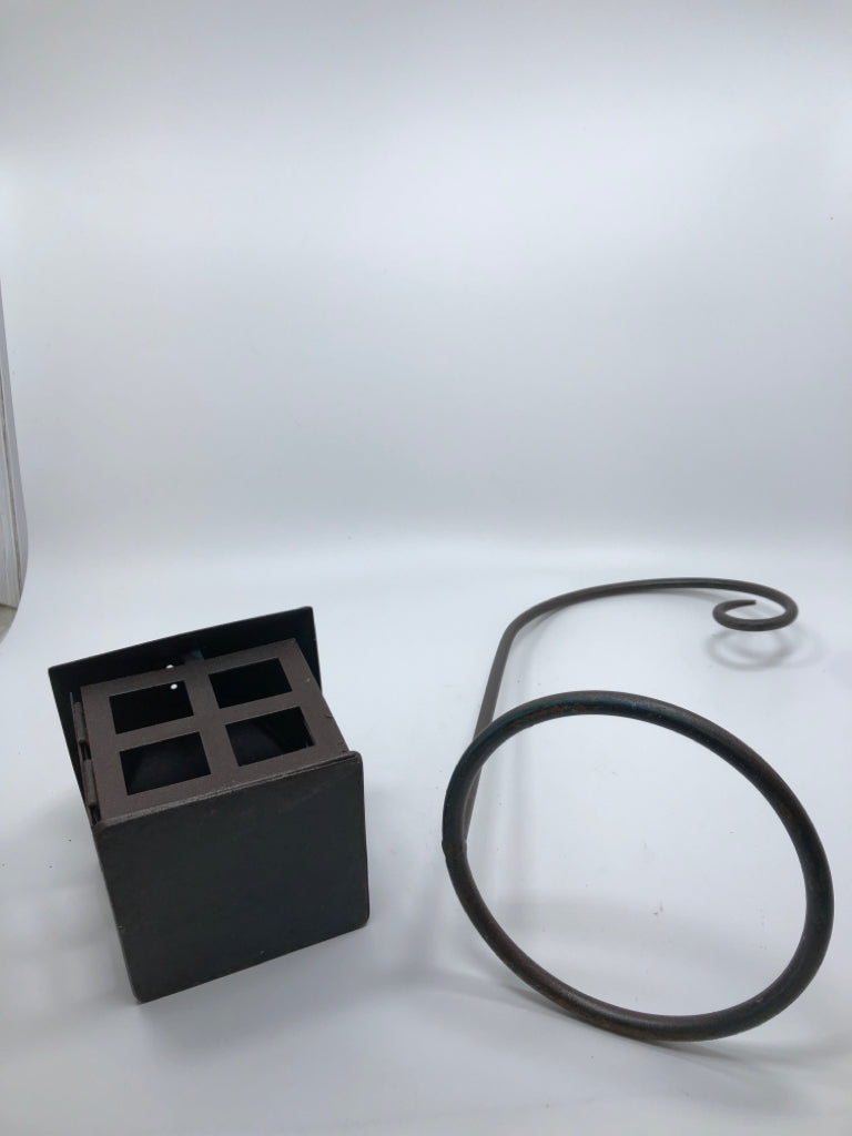 METAL CANDLE LAMP W/CANDLE.