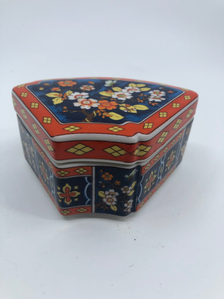 SMALL CORNER ASIAN STYLE TRINKET BOX.