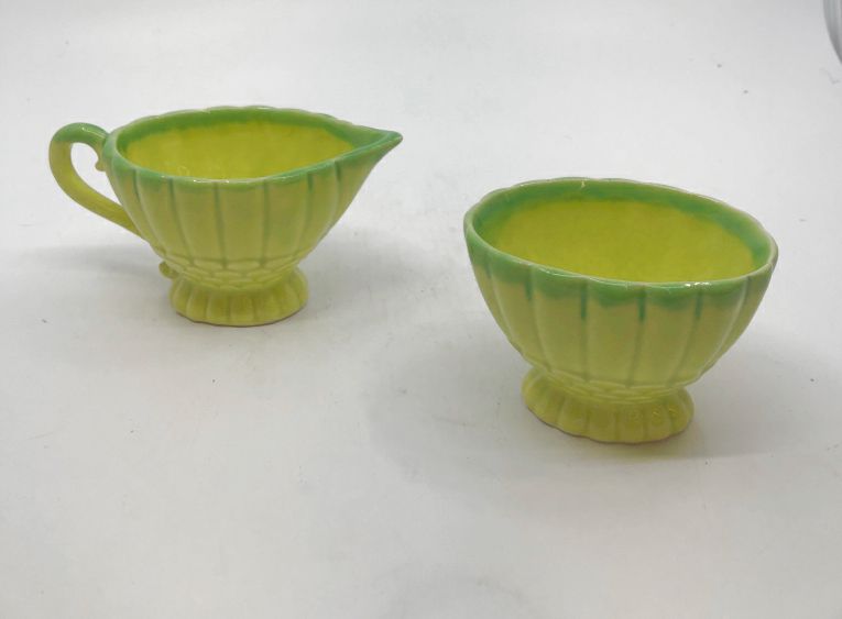 VTG LIME GREEN SUGAR AND CREAMER.