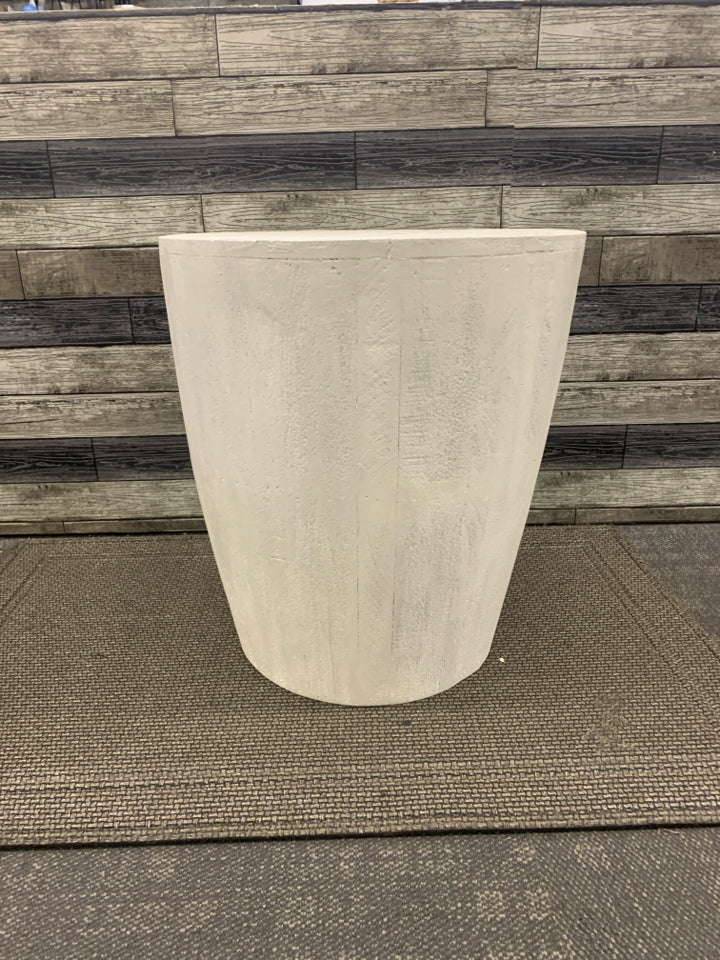 ABSTRACT WHITE WOOD COLUMN SIDE TABLE.