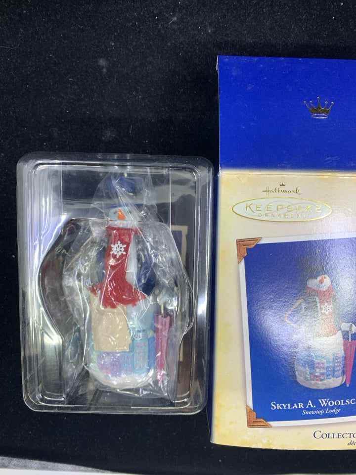 HALLMARK SNOWMAN ORNAMENT IN BOX.