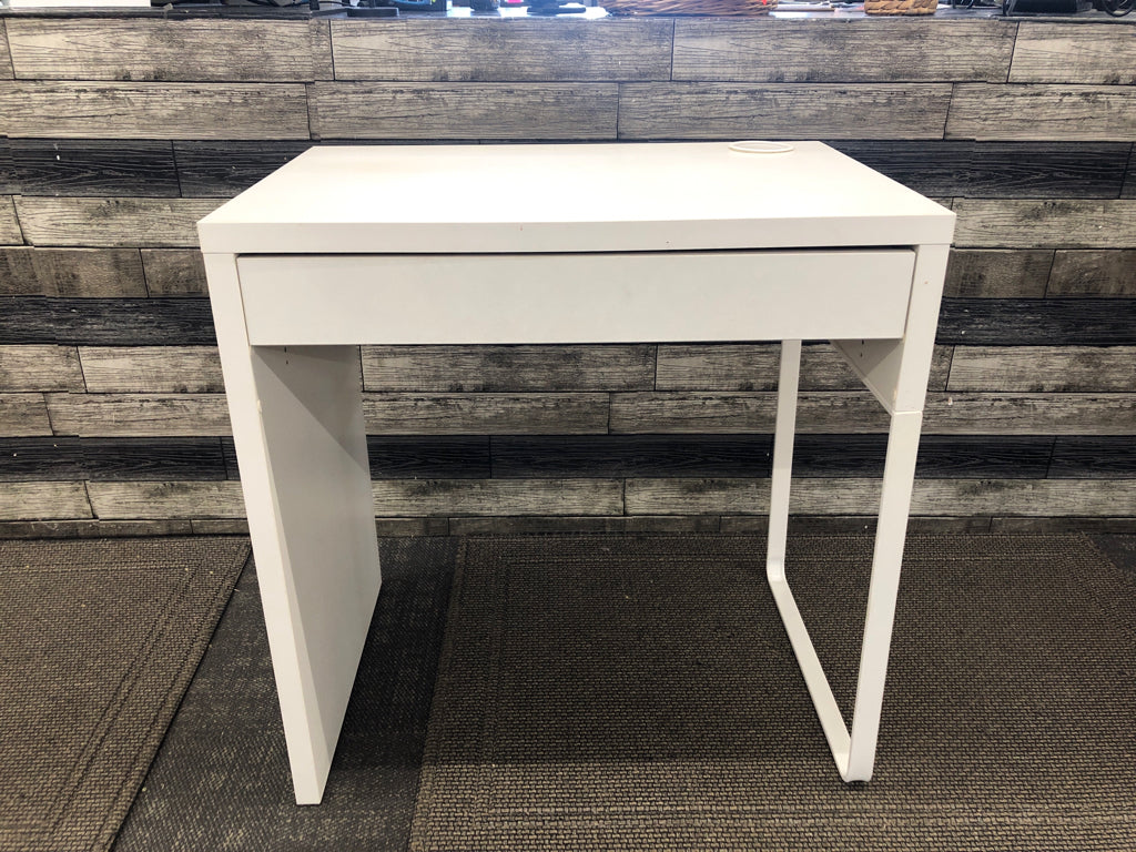 SMALL WHITE DESK W/DRAWER.