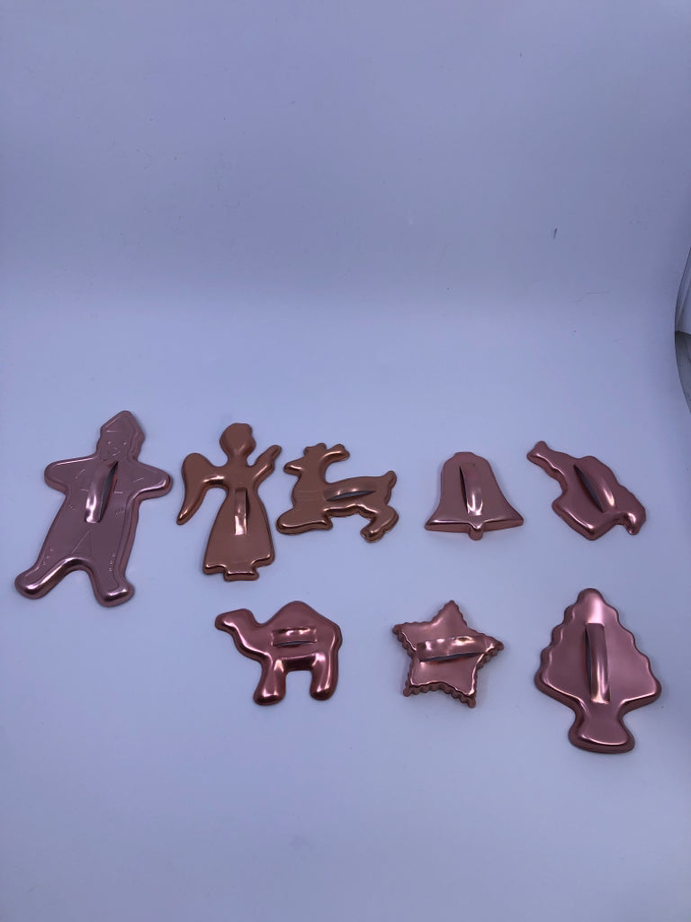 VTG HOLIDAY COOKIE CUTTERS.