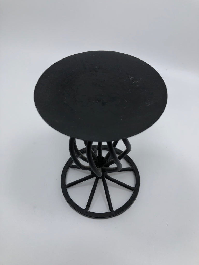 BLACK METAL PILLAR CANDLE HOLDER.