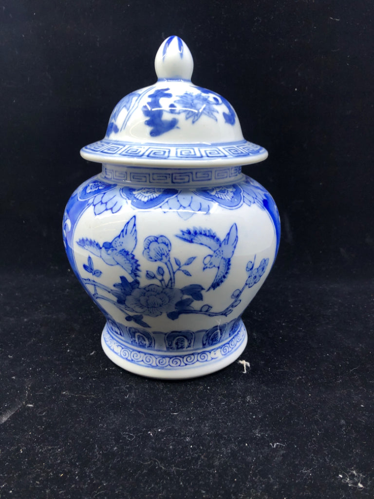 FOOTED BLUE & WHITE CERAMIC POT W/LID.