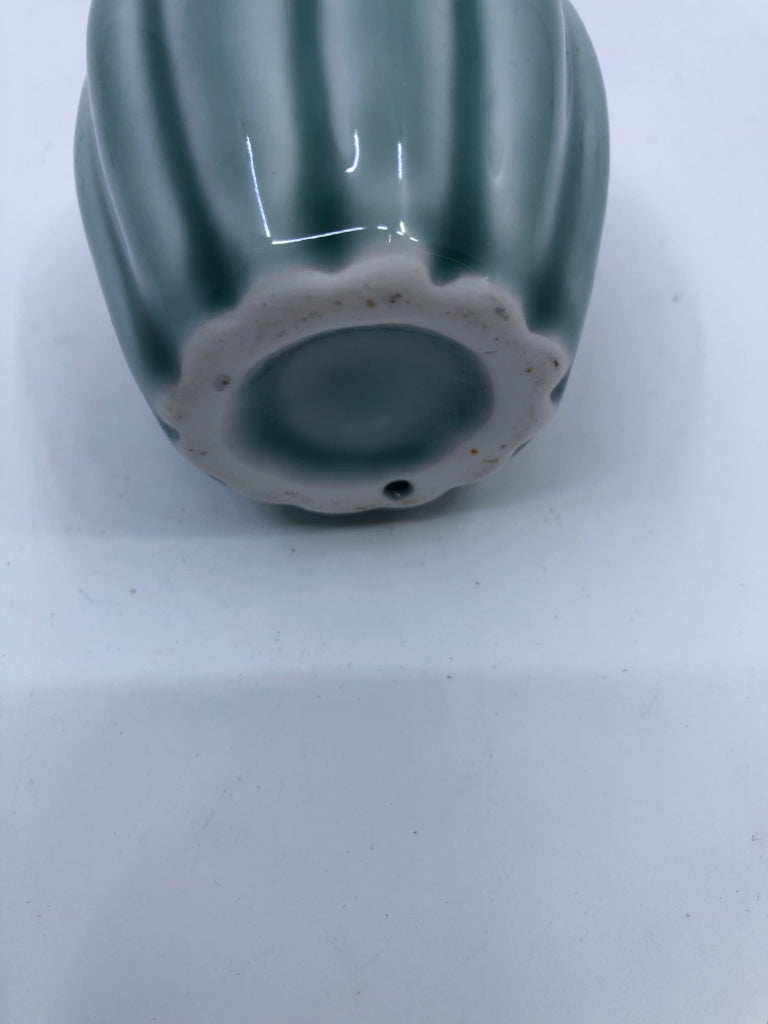 TEAL PUMPKIN TAPER CANDLE HOLDER.