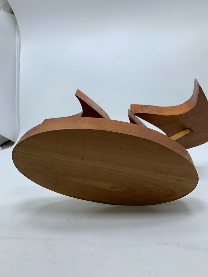 WOOD FLYING BIRDS TEA LIGHT HOLDER.