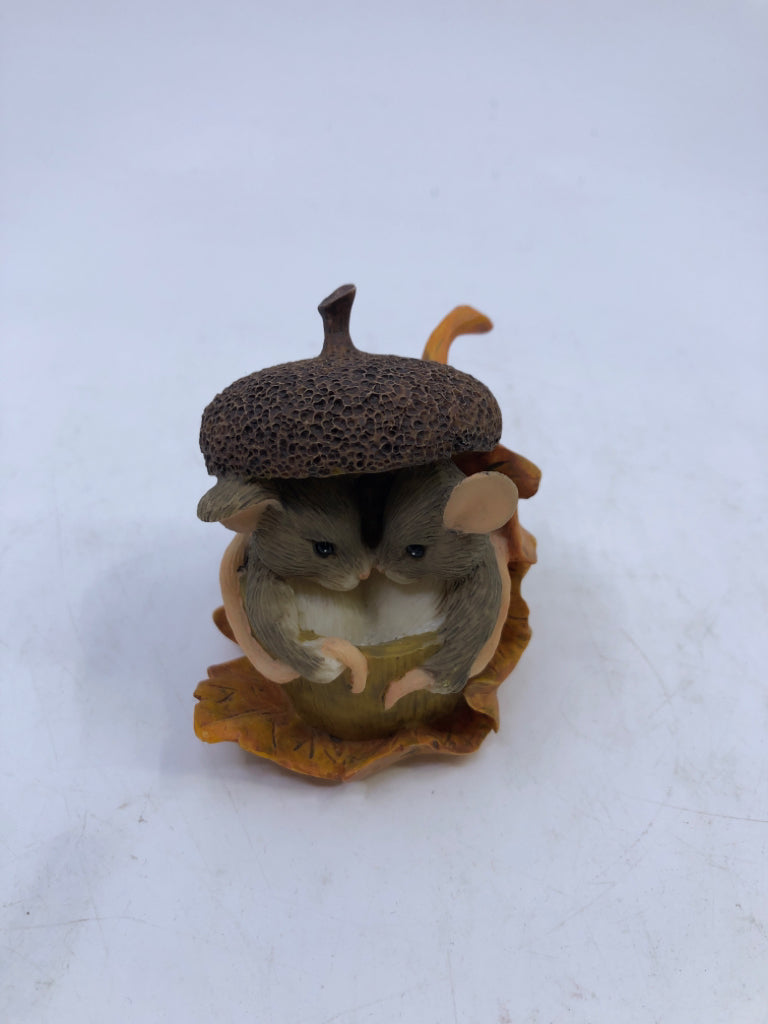 CHARMING TAILS "ACORN BUILT FOR TWO" MICE IN ACORN.