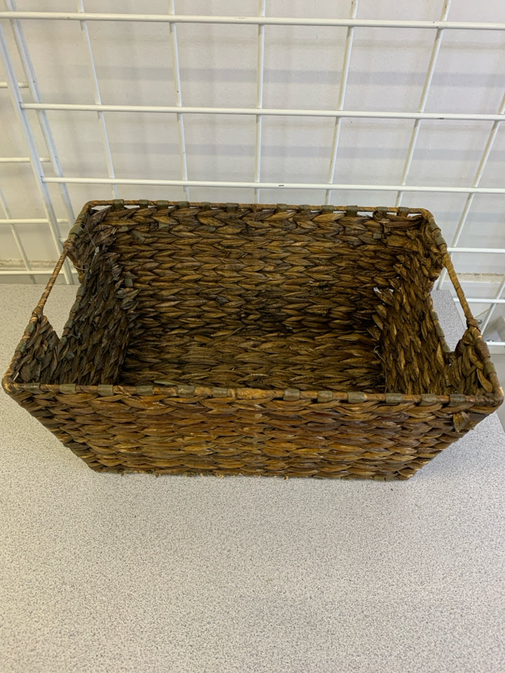 RECTANGLE WOVEN STORAGE BASKET.