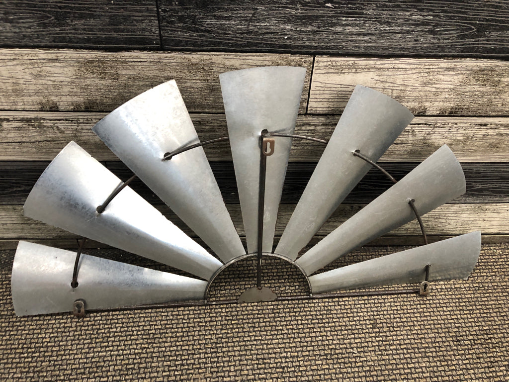 GALVANIZED METAL SUN/ BLADES WALL DECOR.
