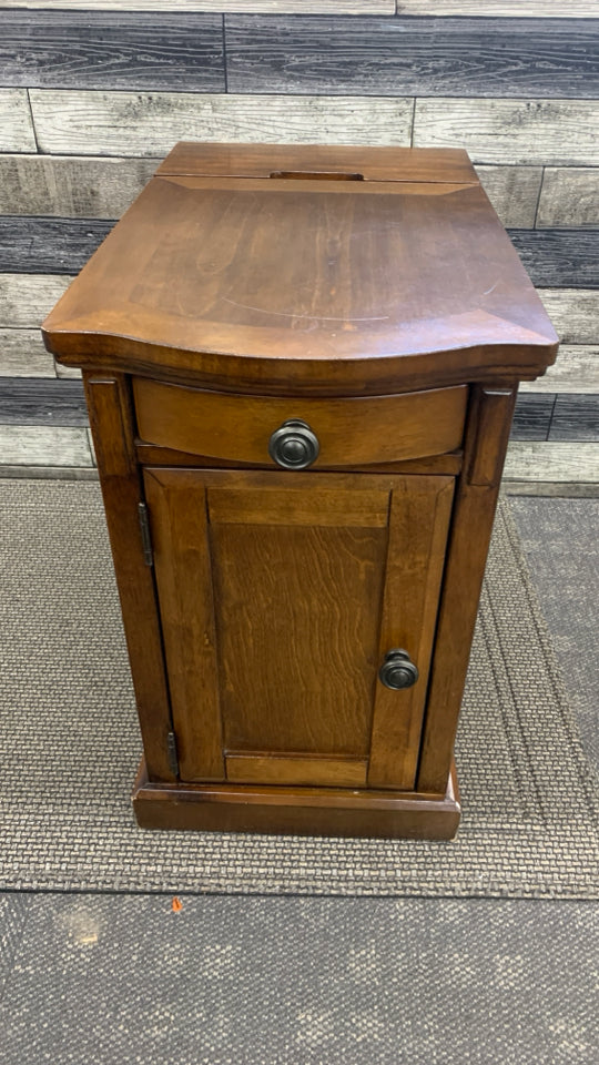 WOOD SIDE TABLE W/CUP HOLDER DRAWER SHELF AND POWER STRIP.