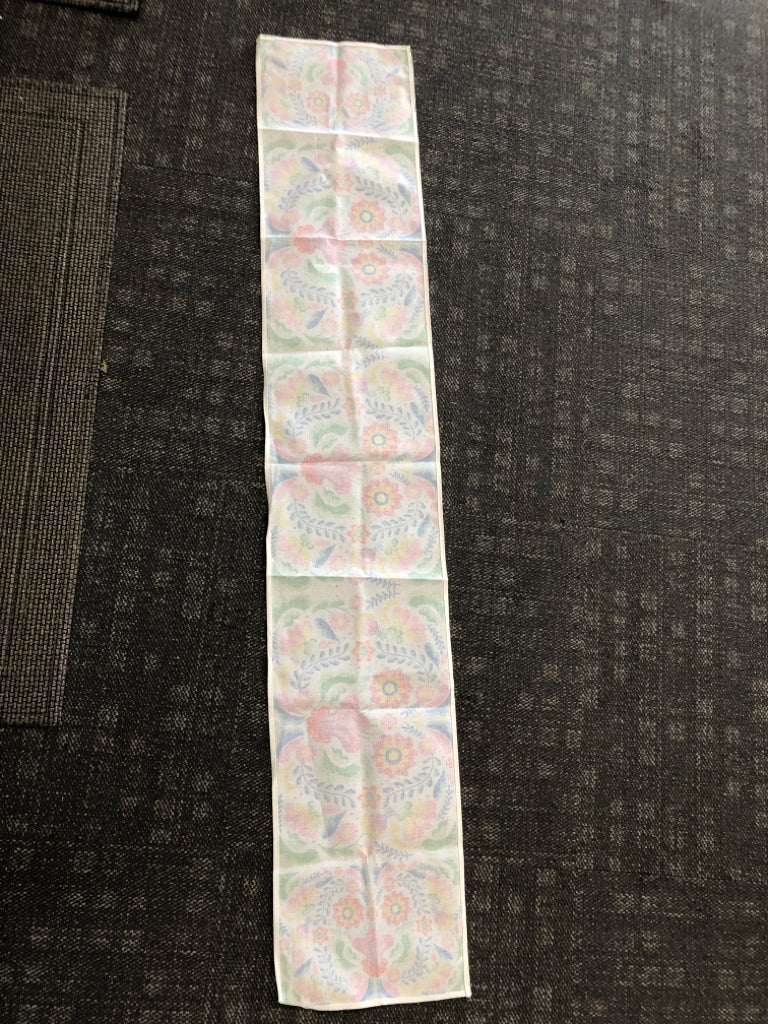 COLORFUL TABLE RUNNER.
