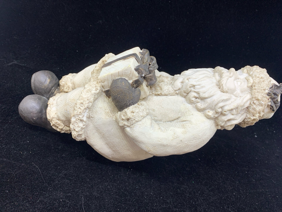 WHITE RESIN SHELF SITTER SANTA.