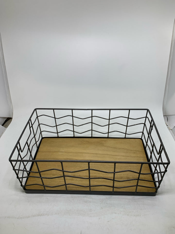 METAL CRATE BASKET W/ WOOD BOTTOM.