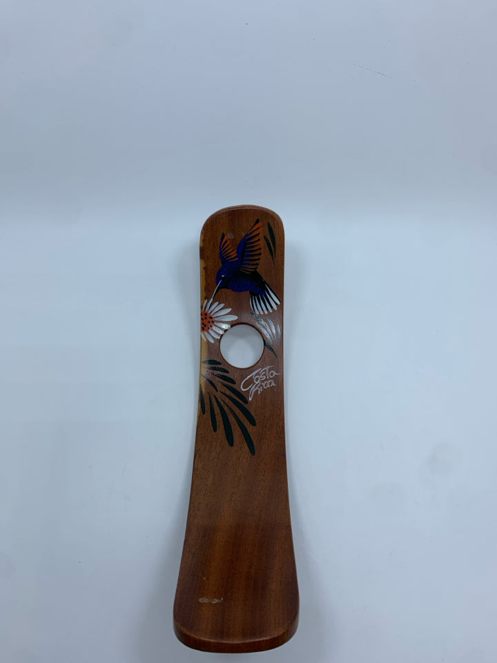HUMMING BIRD WOODEN WINE BOTTLE HOLDER.