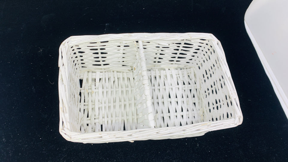 WHITE DIVIDED BASKET.