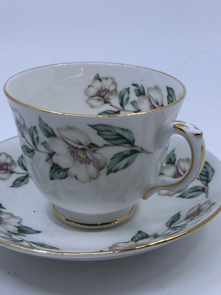 VTG WHITE FLORAL TEACUP AND SAUCER.