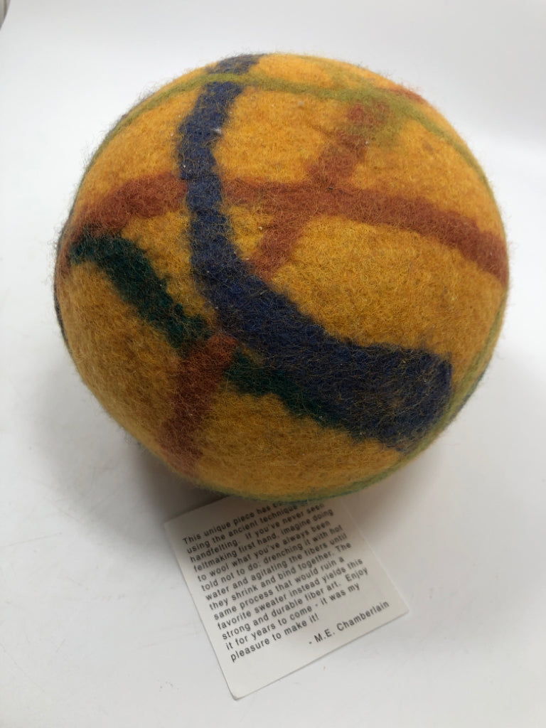 NWT FELT WORKS COLORFUL CONTAINER.