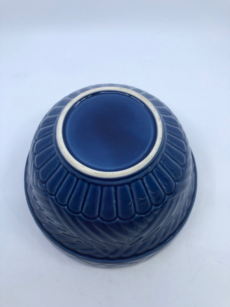 BLUE CERAMIC MIXING BOWL, EMBOSSED LINES DETAIL.