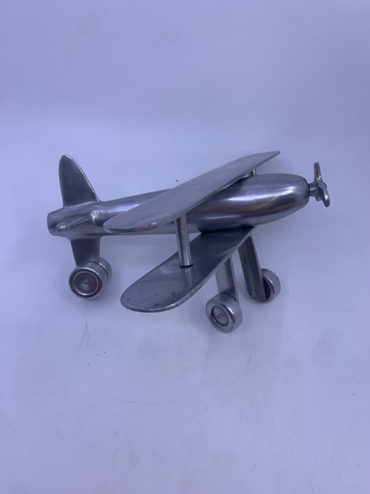 MATTE SILVER METAL AIRPLANE W/ MOVABLE WINGS.