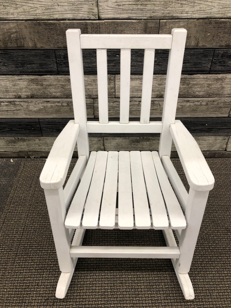 CHILDRENS WHITE WOOD ROCKING CHAIR.