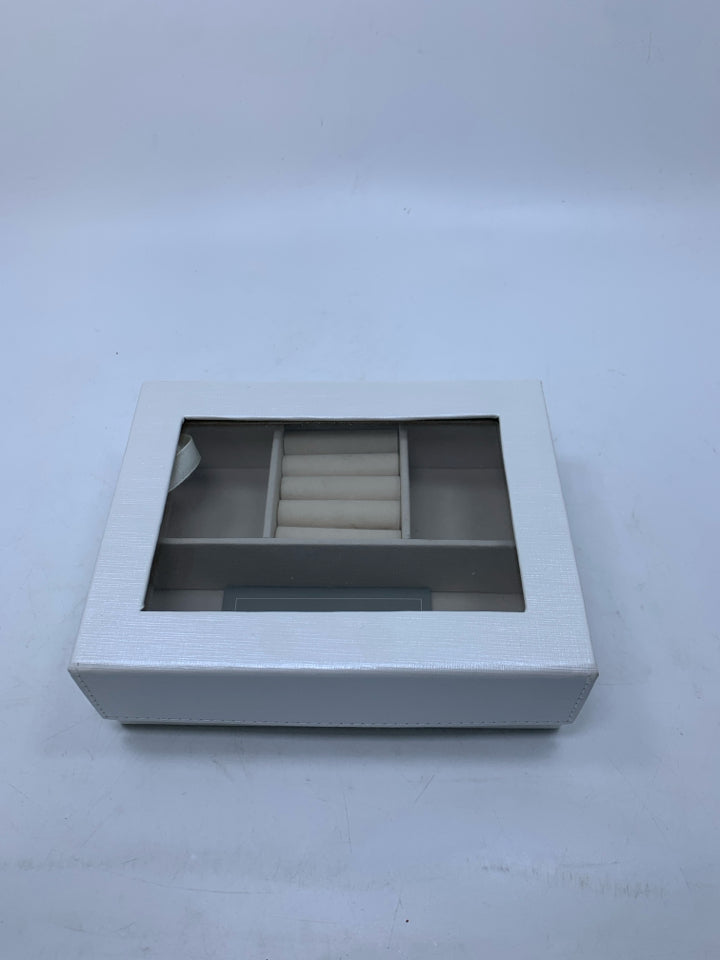 WHITE FAUX LEATHER SEE IN JEWELRY BOX MELE & CO.
