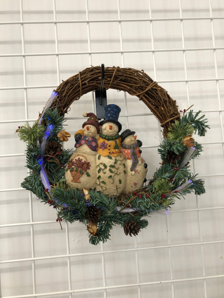 LIGHT-UP SNOWMAN WREATH.