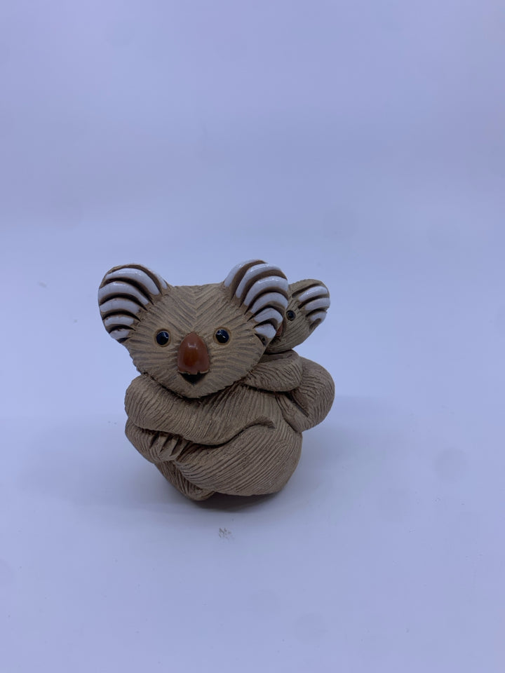 VTG RINCONADA CARVED CLAY KOALA W/ BABY ON BACK.