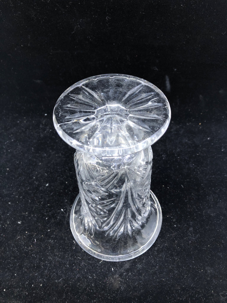 CLEAR HEAVY CRYSTAL GLASS FOOTED FLARED EDGE VASE.