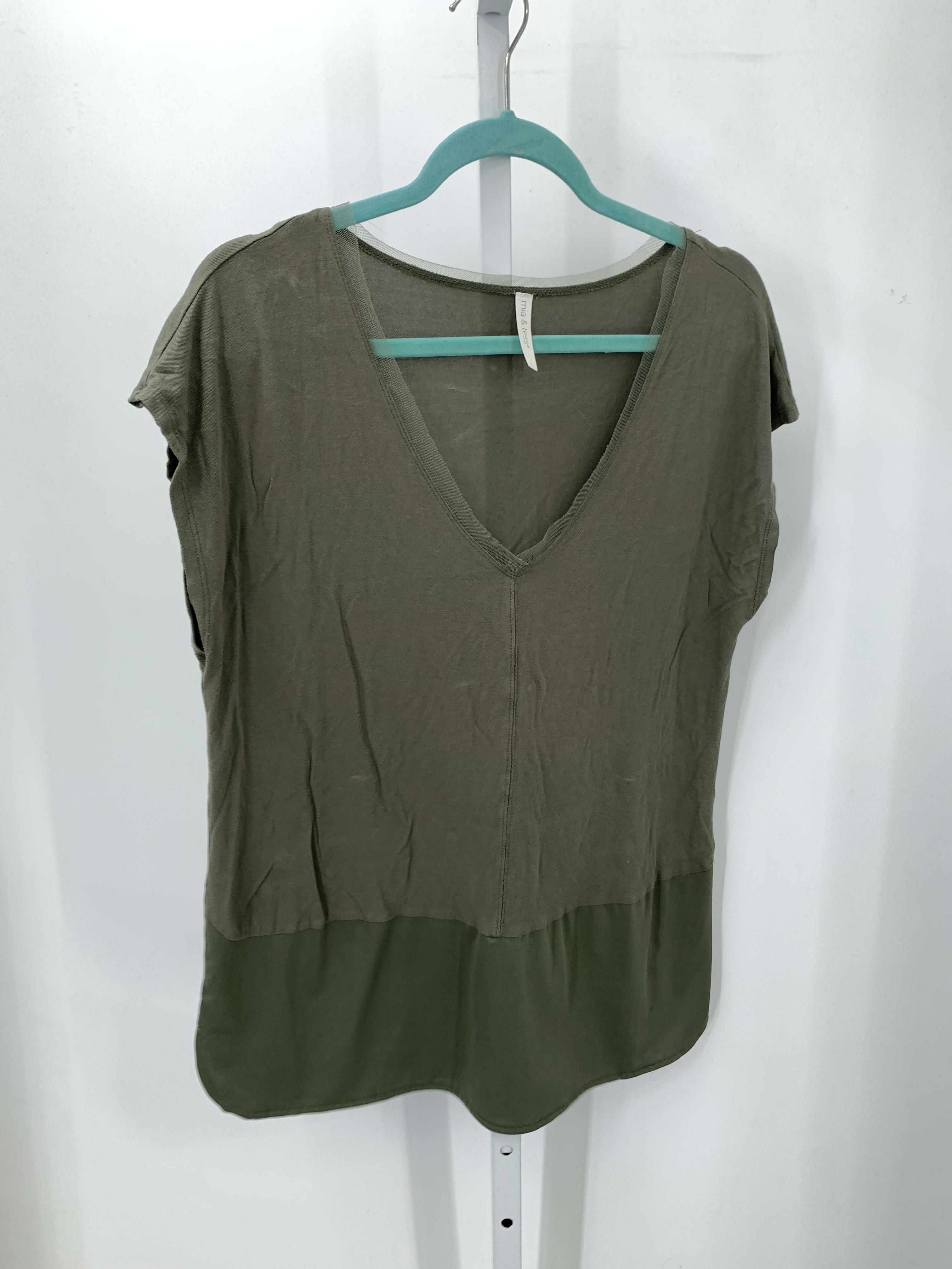 Mia & Tess Size Large Misses Short Sleeve Shirt