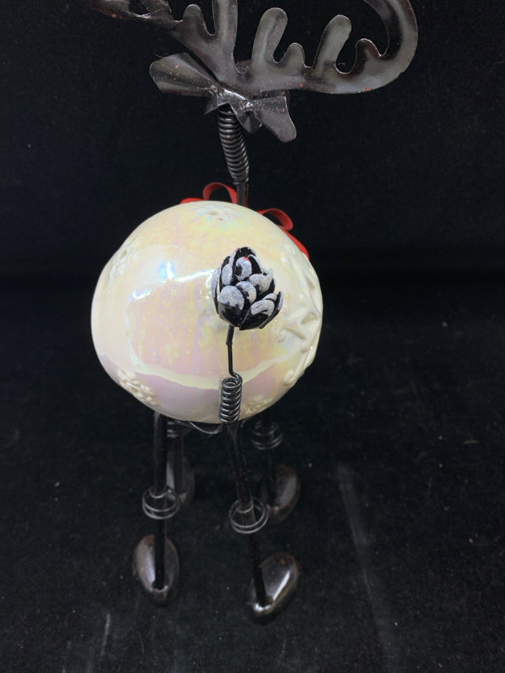 METAL STANDING MOOSE W/ SNOWFLAKES TEA LIGHT HOLDER.