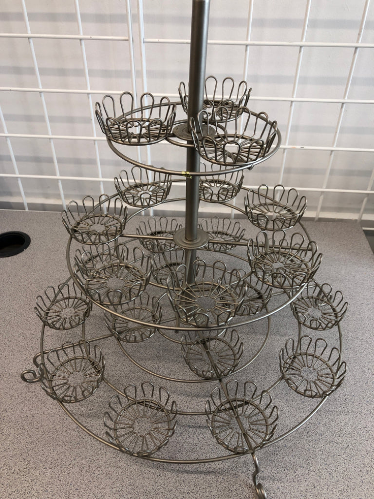 3-TIER CUPCAKE TOWER W/FLOWER DESIGN.