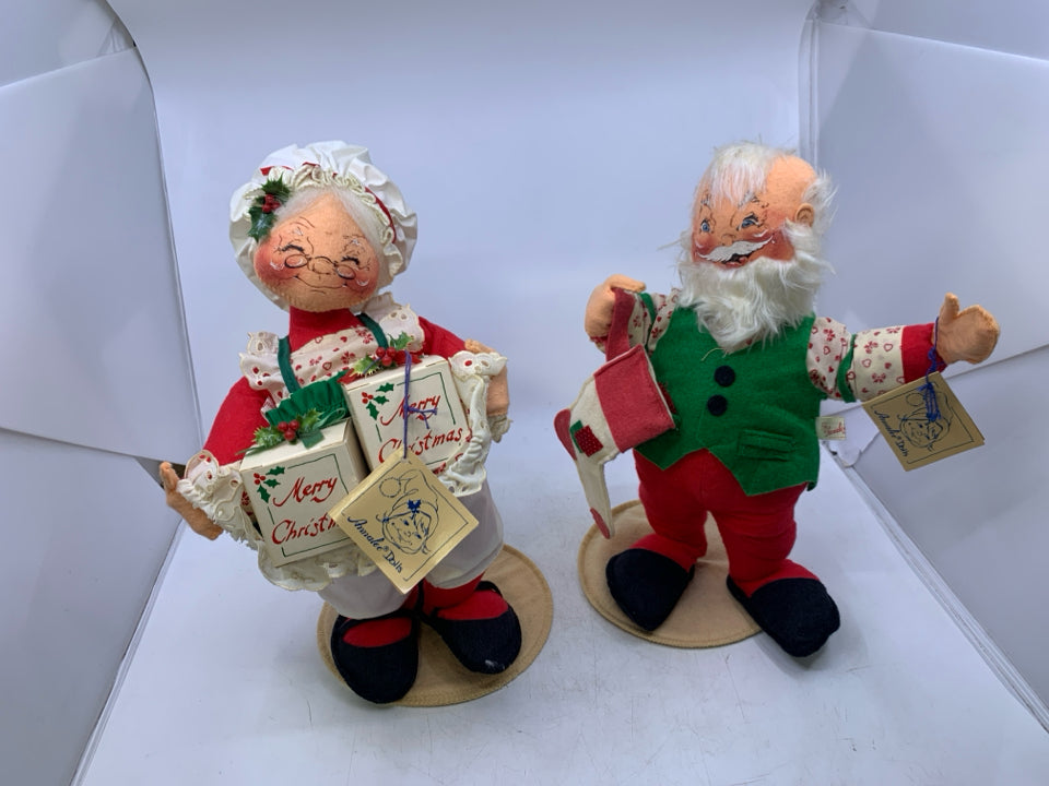 2PC SANTA & MRS CLAUS LARGE STANDING- 1977.