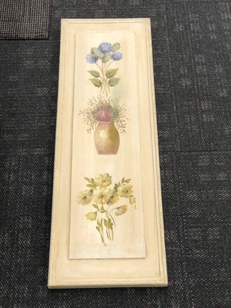 CREAM FLORAL WALL HANGING.