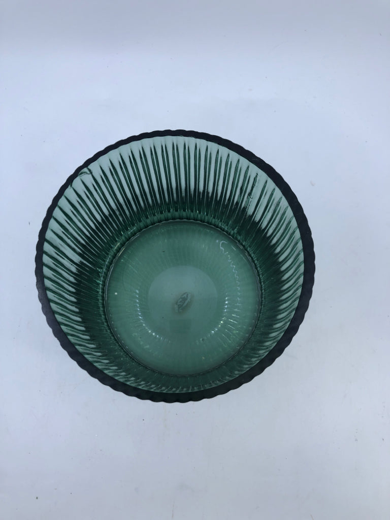GREEN RIBBED CYLINDER VASE.