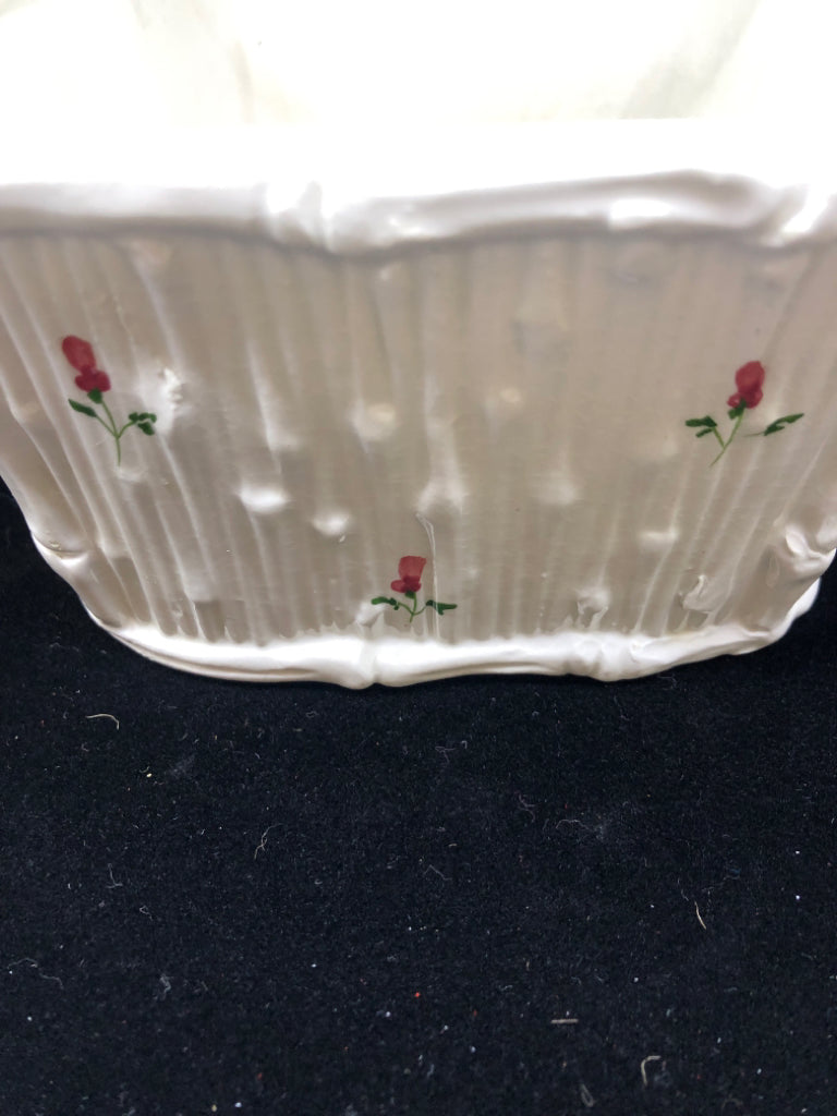 VTG WHITE BASKET PLANTER W/ SMALL FLOWERS.