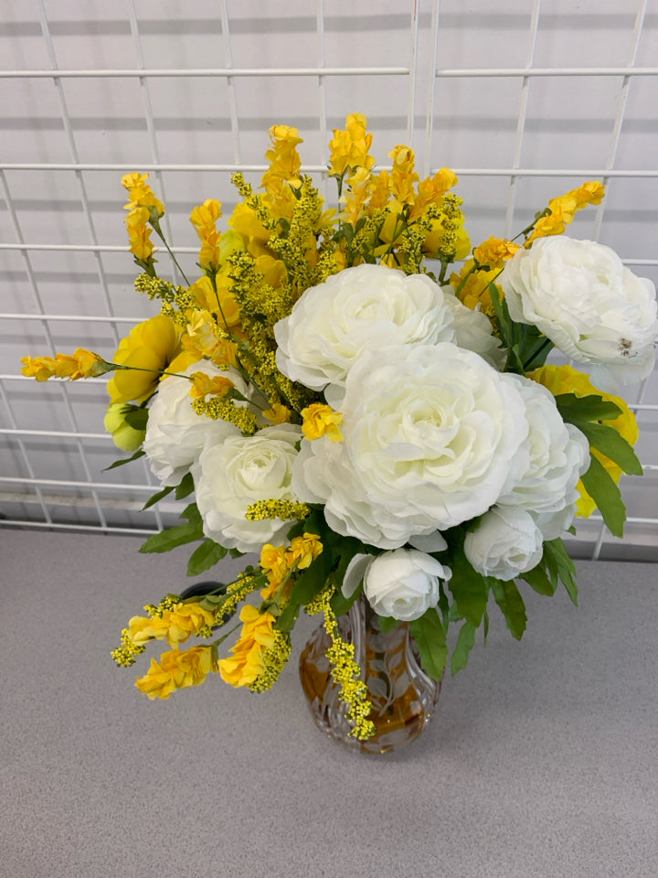 YELLOW BOUQUET IN ORANGE ETCHED GLASS VASE.