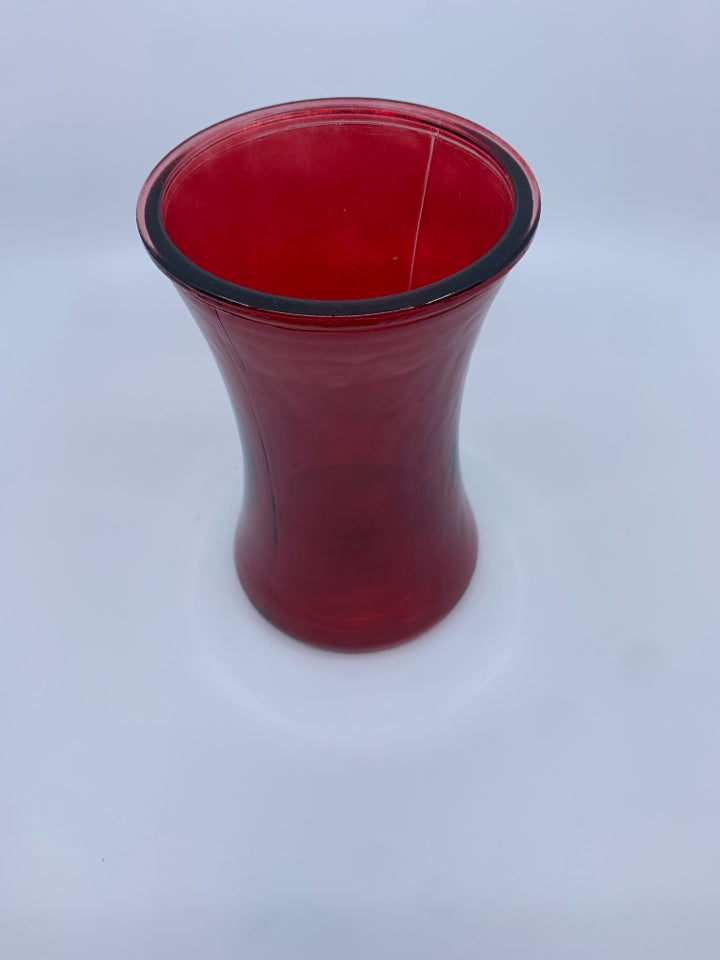 RED FLARED GLASS VASE.